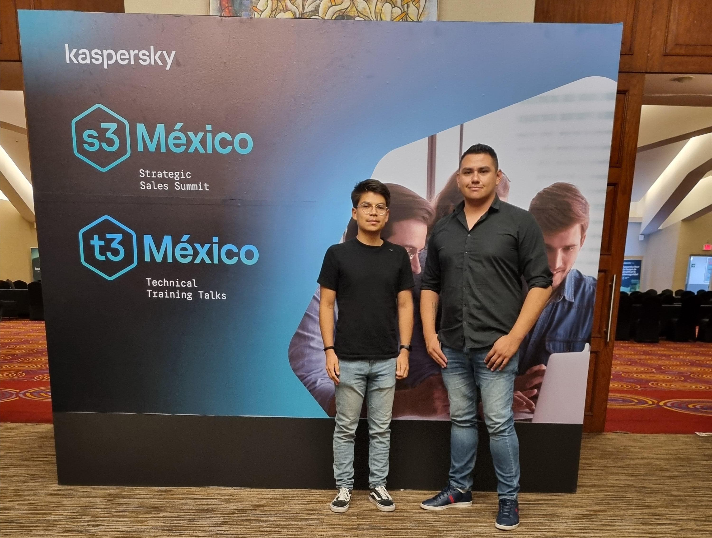 Jonathan Montoya y Adan Cuevas en Bootcamp de Kaspersy