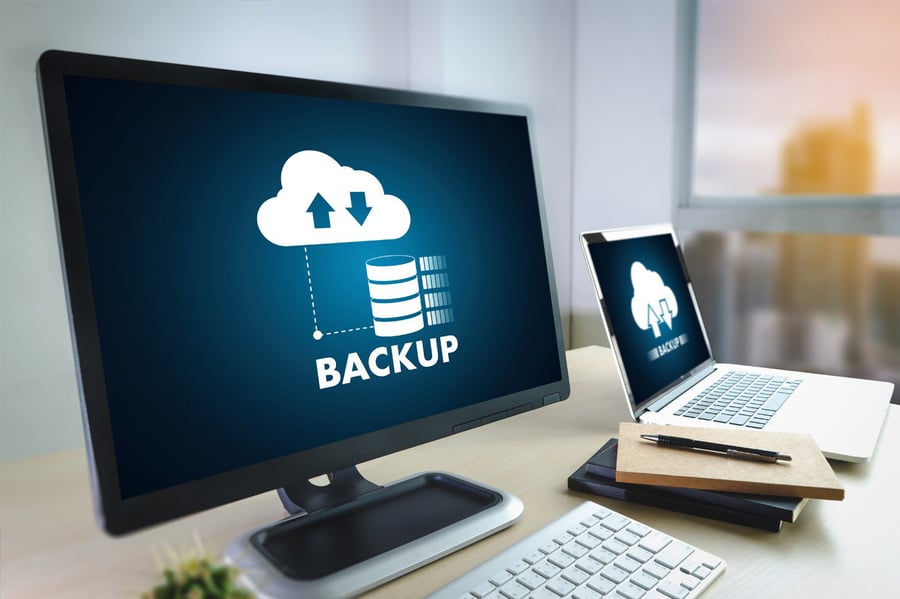 Computadora en proceso de backup